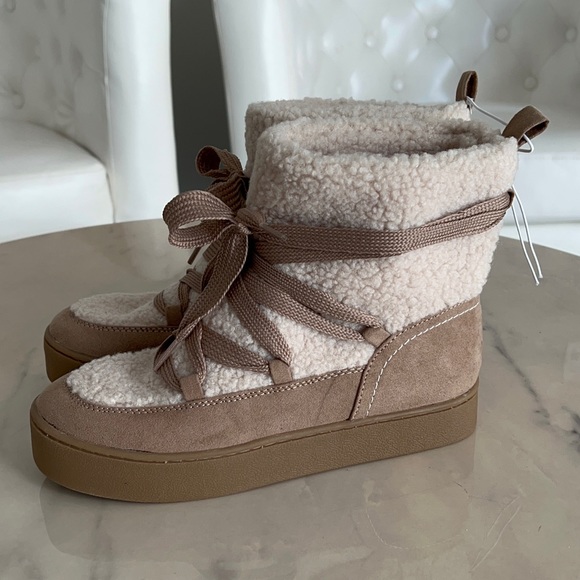 Universal Thread, Women’s, Sherpa Lined, Lace-Up, Boots. - Picture 3 of 6